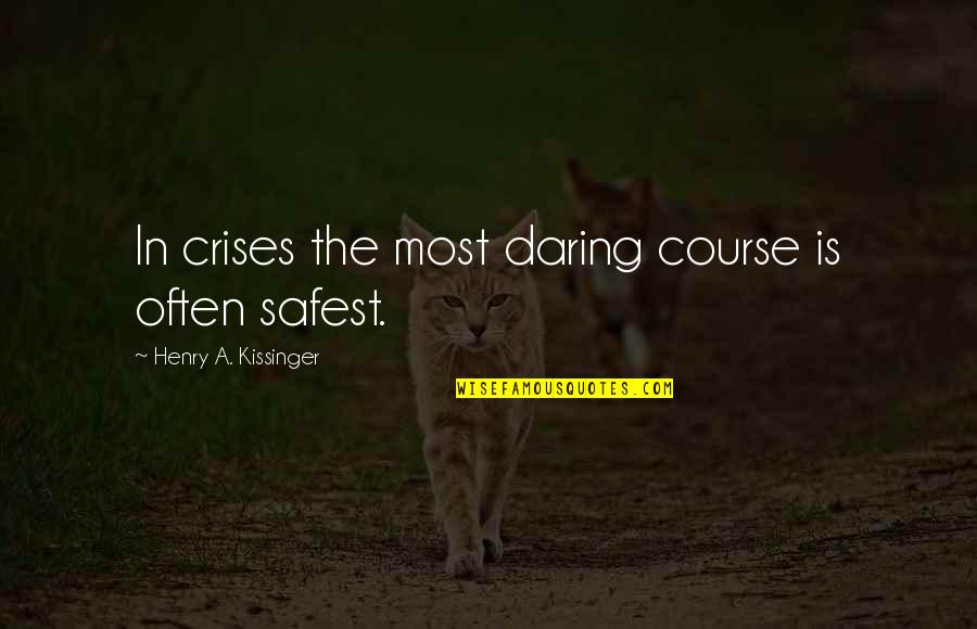 Acercarse Sinonimo Quotes By Henry A. Kissinger: In crises the most daring course is often