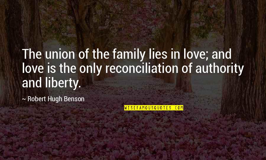 Achtergrond Quotes By Robert Hugh Benson: The union of the family lies in love;