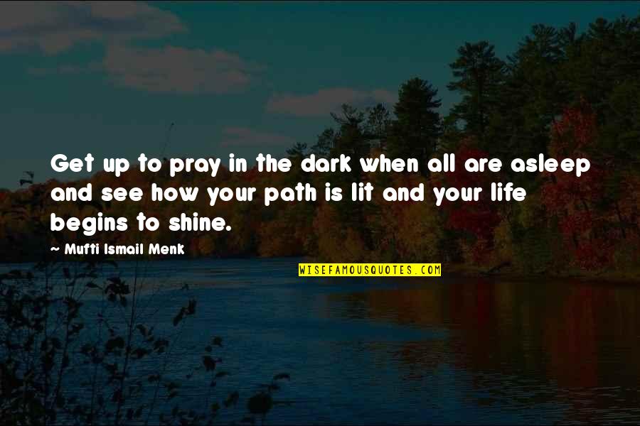 Anotimpurile In Franceza Quotes By Mufti Ismail Menk: Get up to pray in the dark when Anotimpurile In Franceza Quotes By Mufti Ismail Menk: Get up to pray in the dark when