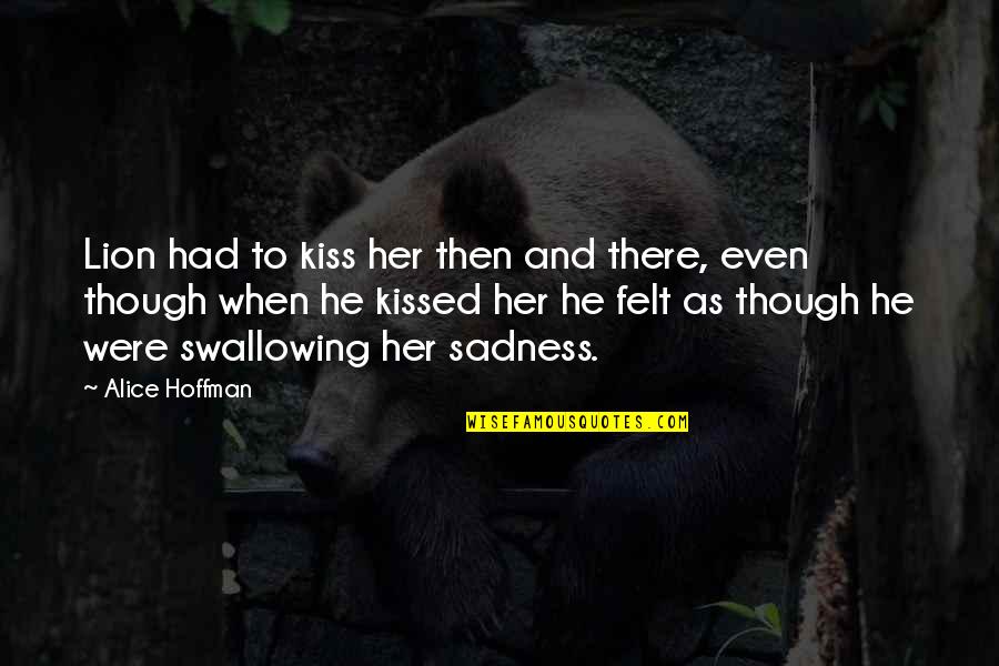 Comparaison Des Quotes By Alice Hoffman: Lion had to kiss her then and there, Comparaison Des Quotes By Alice Hoffman: Lion had to kiss her then and there,