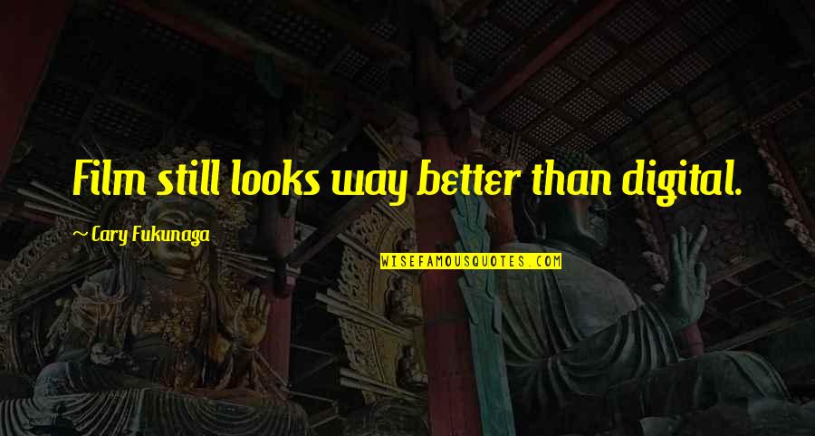 Gidelim G Ksuya Bir Lem I B Eyleyelim Quotes By Cary Fukunaga: Film still looks way better than digital.