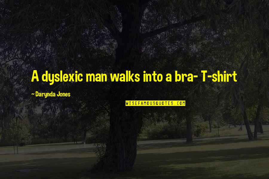 Grandioso En Quotes By Darynda Jones: A dyslexic man walks into a bra- T-shirt Grandioso En Quotes By Darynda Jones: A dyslexic man walks into a bra- T-shirt