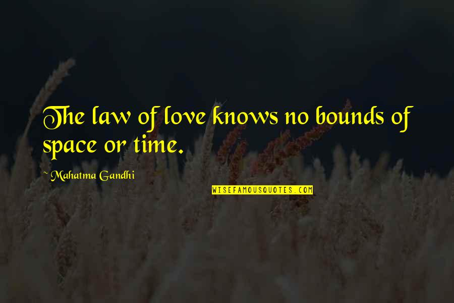 Love No Time Quotes By Mahatma Gandhi: The law of love knows no bounds of