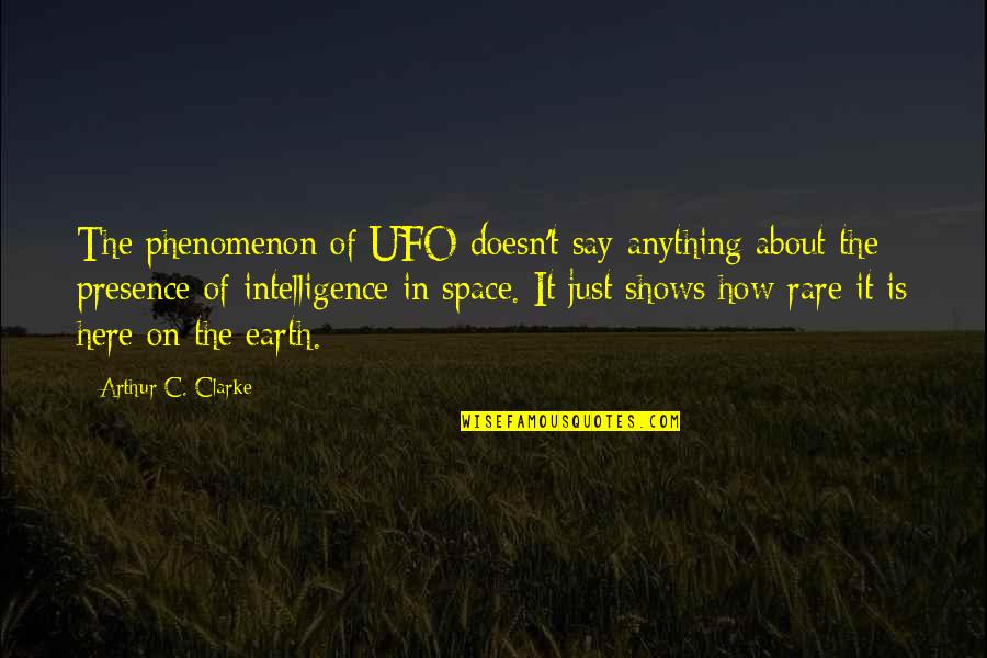 Magtens Korridor Quotes By Arthur C. Clarke: The phenomenon of UFO doesn't say anything about