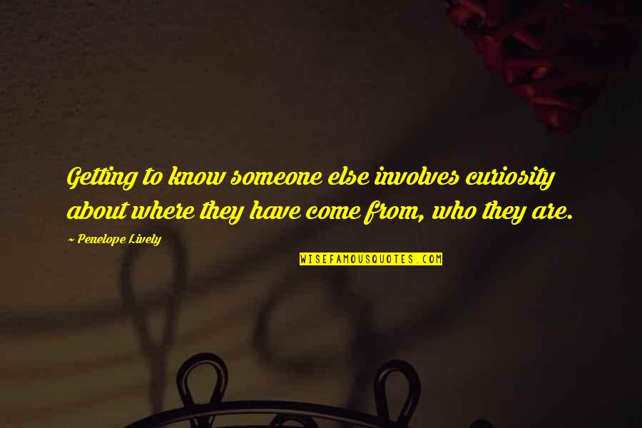 Minimizar Pantalla Quotes By Penelope Lively: Getting to know someone else involves curiosity about