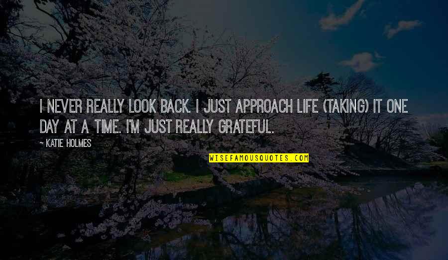 Pirang Miranda Quotes By Katie Holmes: I never really look back. I just approach