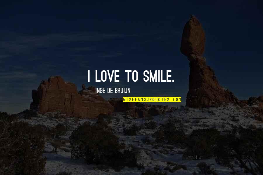 Uitbreiden Vertaling Quotes By Inge De Bruijn: I love to smile.