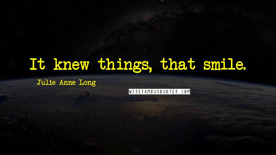 Julie Anne Long Quotes: It knew things, that smile.