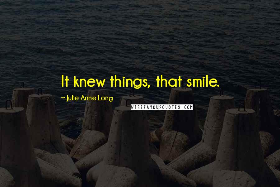 Julie Anne Long Quotes: It knew things, that smile.