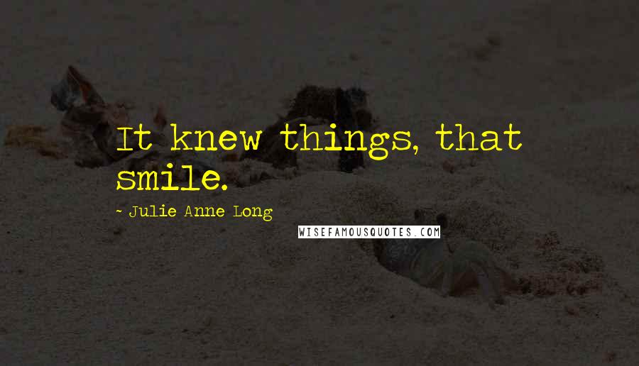 Julie Anne Long Quotes: It knew things, that smile.