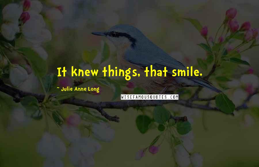 Julie Anne Long Quotes: It knew things, that smile.