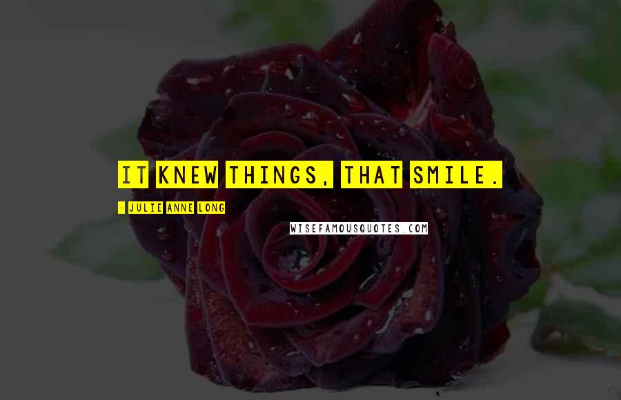 Julie Anne Long Quotes: It knew things, that smile.