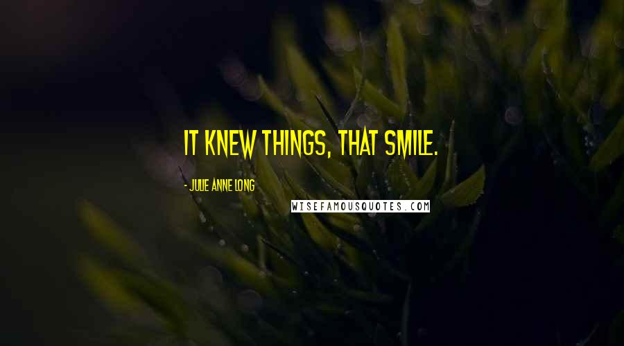 Julie Anne Long Quotes: It knew things, that smile.