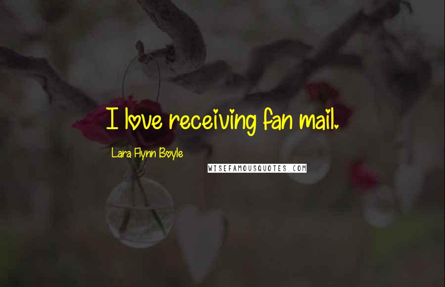 Lara Flynn Boyle Quotes: I love receiving fan mail.