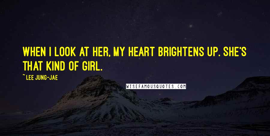 Lee Jung-jae Quotes: When I look at her, my heart brightens up. She's that kind of girl.