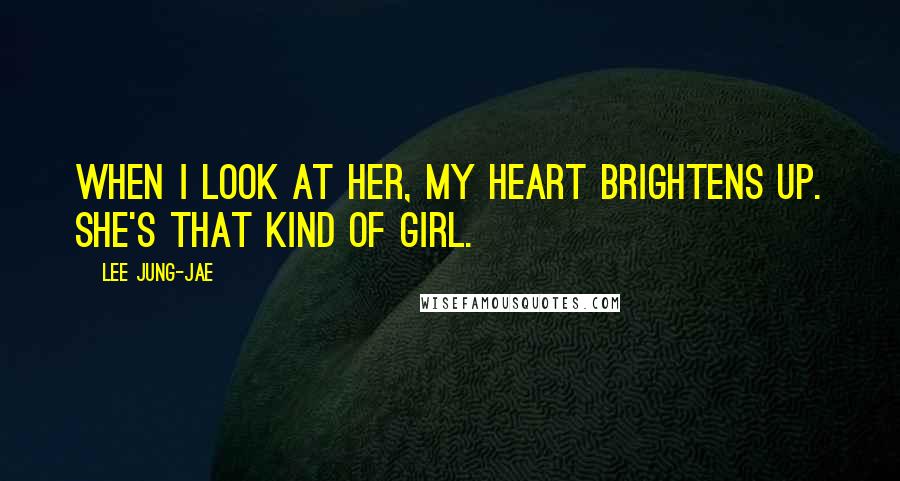 Lee Jung-jae Quotes: When I look at her, my heart brightens up. She's that kind of girl.
