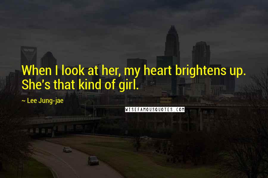 Lee Jung-jae Quotes: When I look at her, my heart brightens up. She's that kind of girl.
