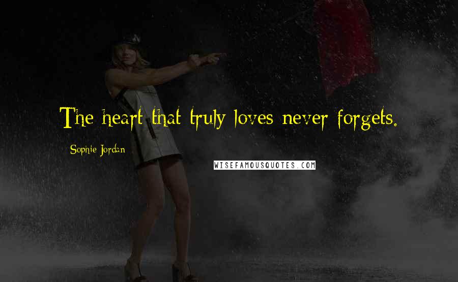 Sophie Jordan Quotes: The heart that truly loves never forgets.